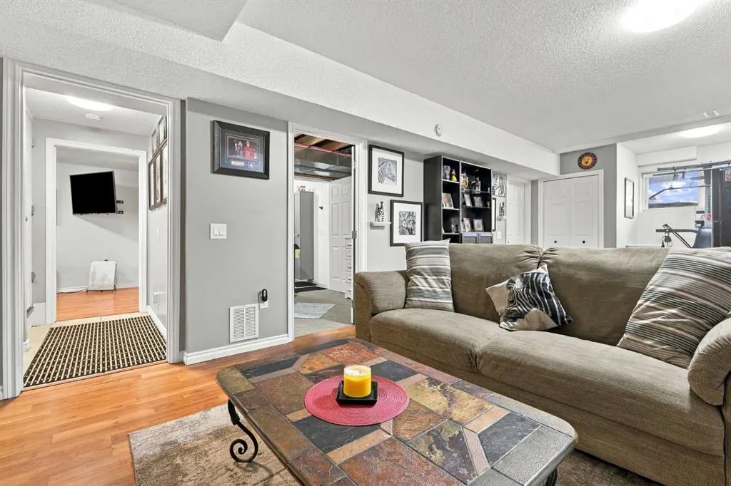 16 Mckenna Place SE
