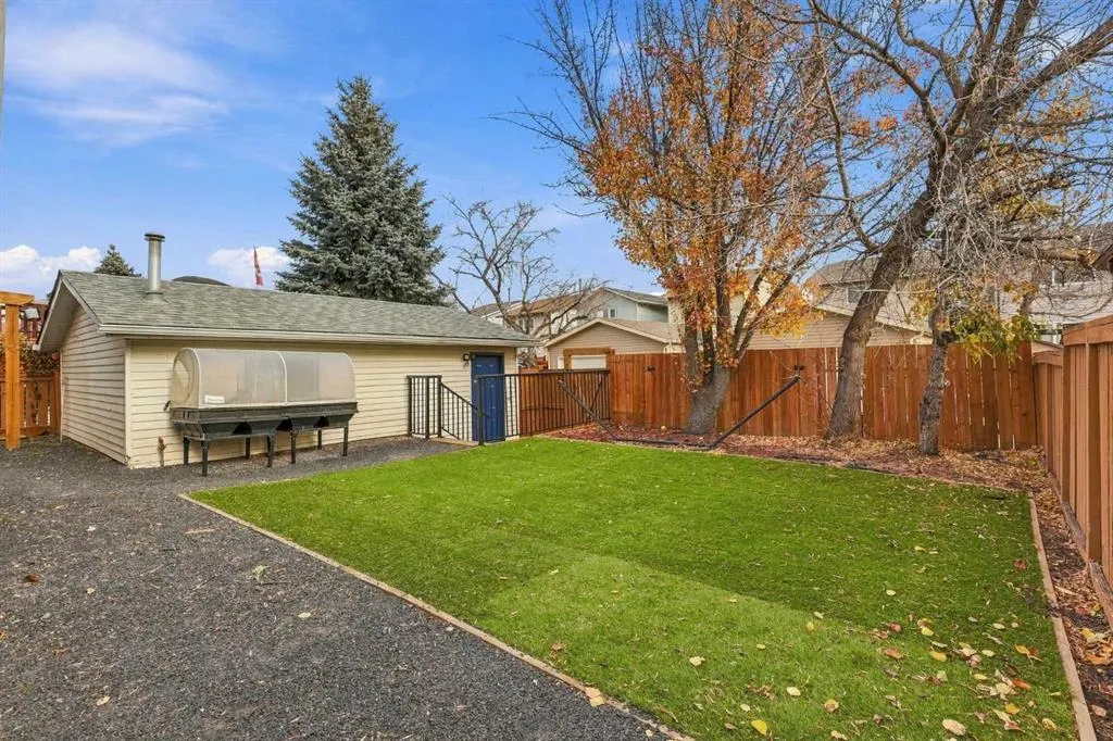 16 Mckenna Place SE