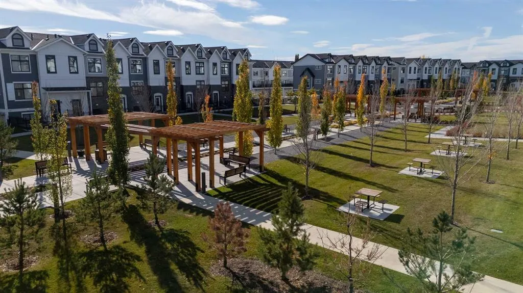 180 Les Jardins Park SE