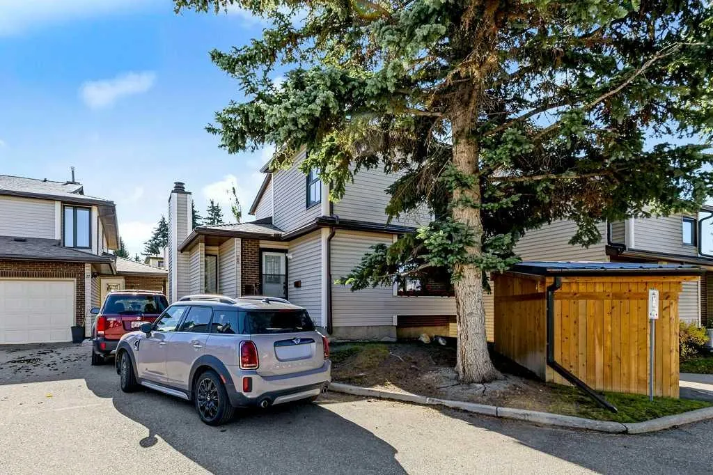 76 Cedardale Crescent SW #28