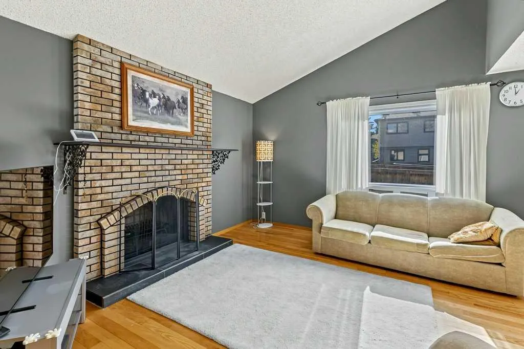 76 Cedardale Crescent SW #28