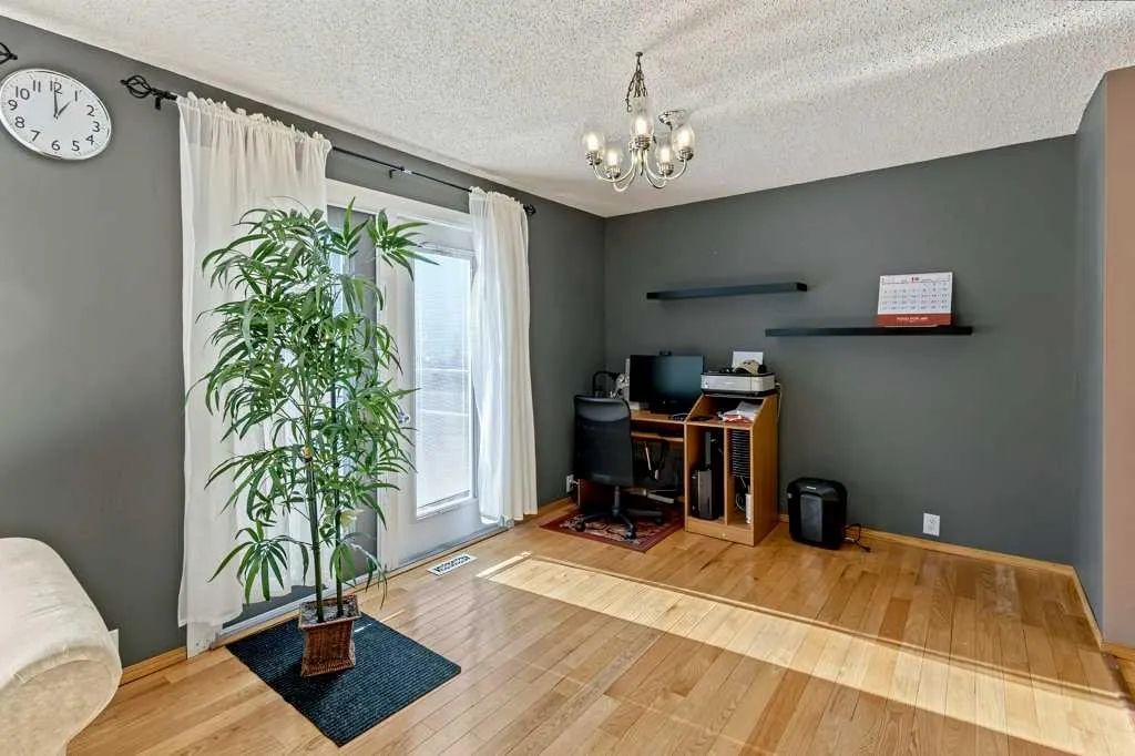 76 Cedardale Crescent SW #28