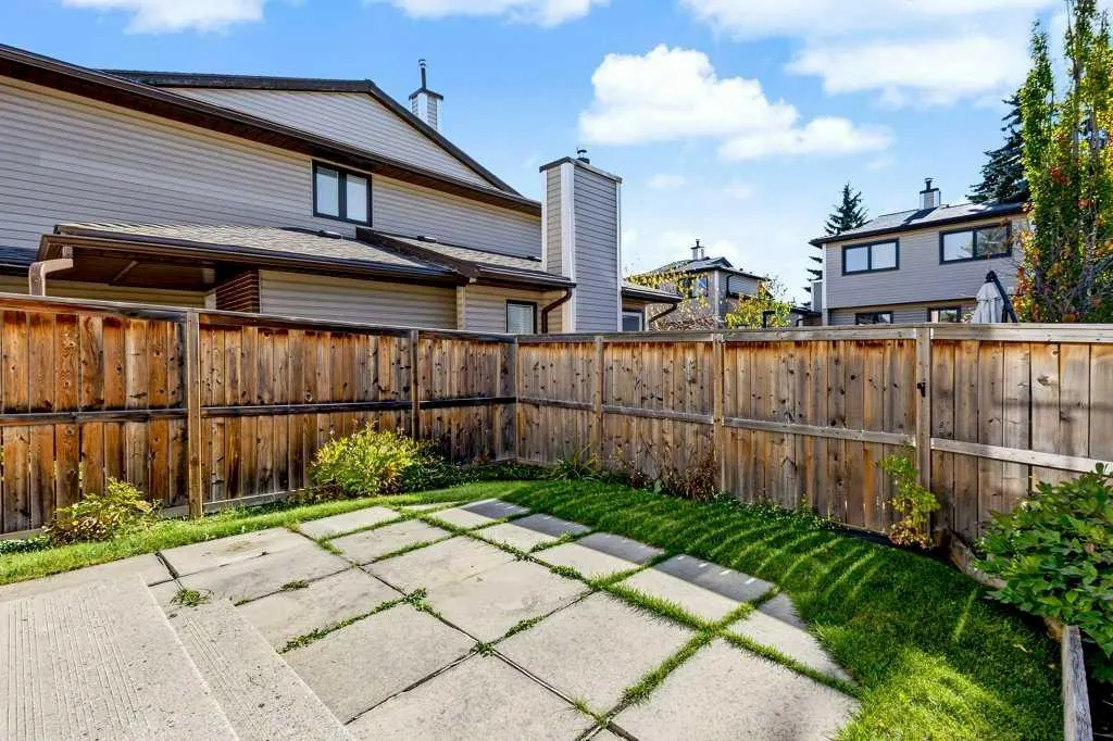 76 Cedardale Crescent SW #28