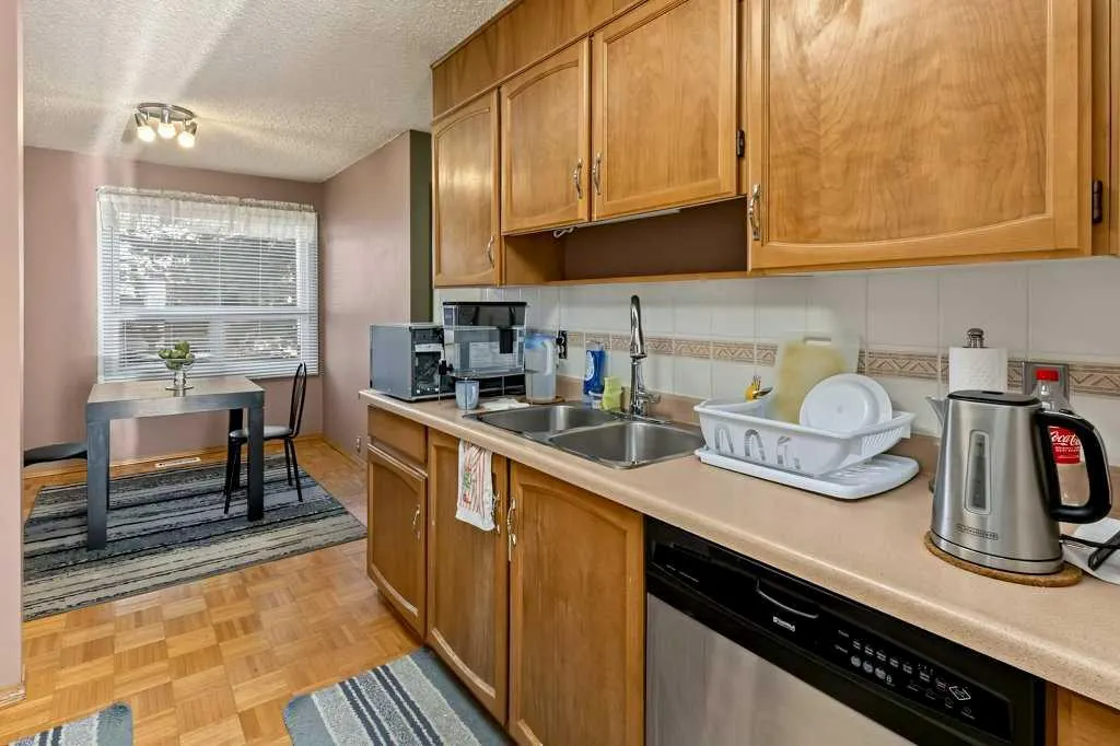 76 Cedardale Crescent SW #28