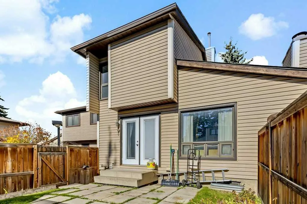 76 Cedardale Crescent SW #28