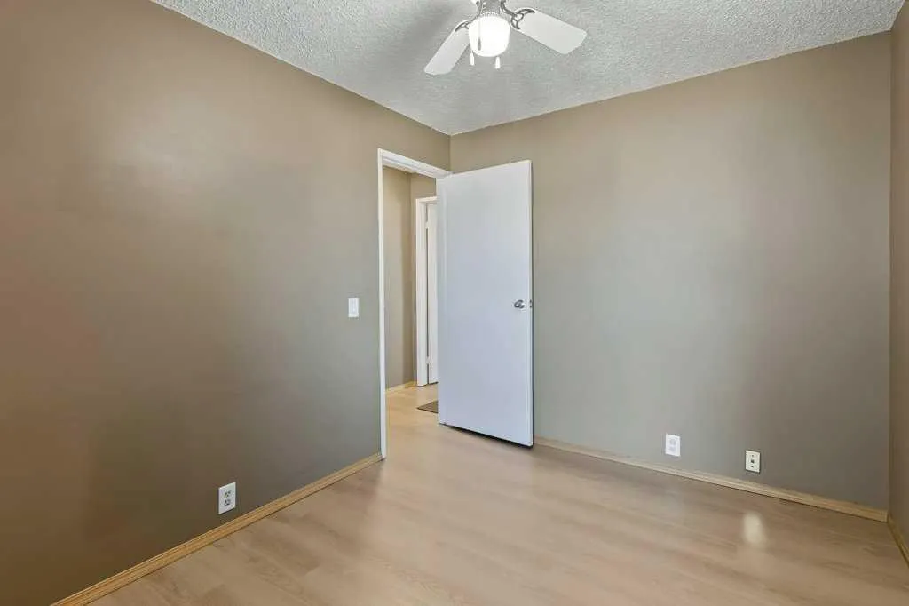 76 Cedardale Crescent SW #28