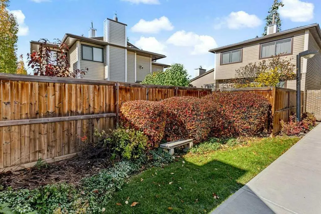 76 Cedardale Crescent SW #28