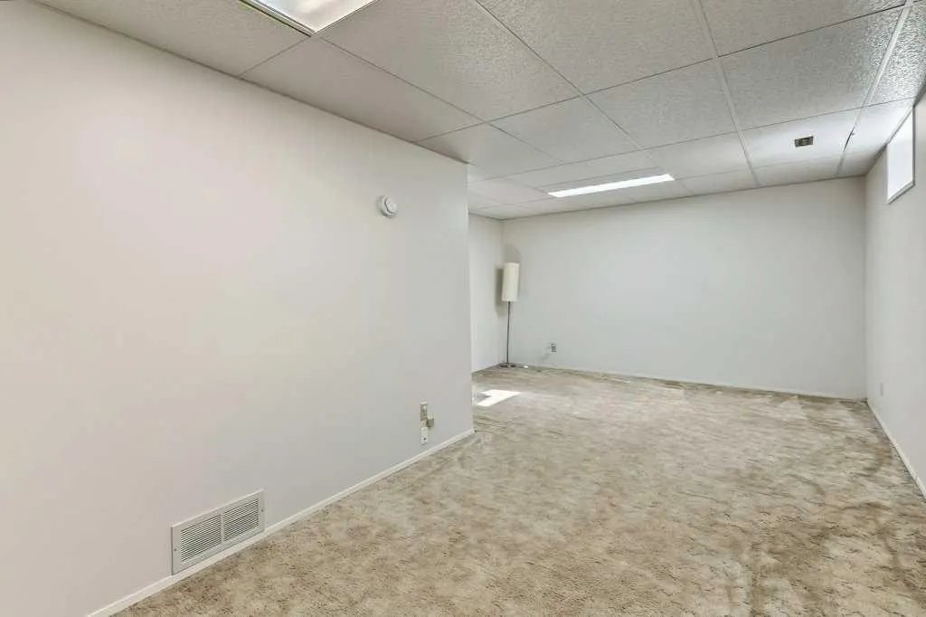 76 Cedardale Crescent SW #28