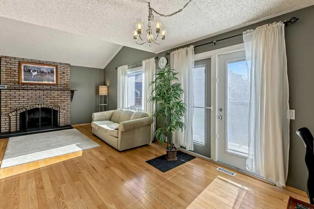 76 Cedardale Crescent SW #28