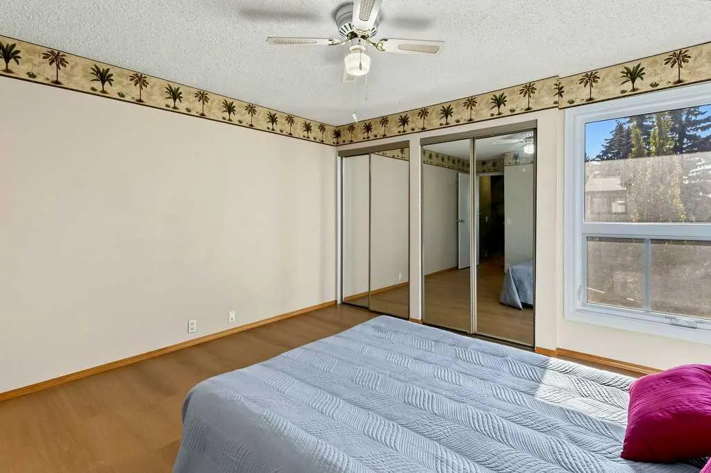 76 Cedardale Crescent SW #28