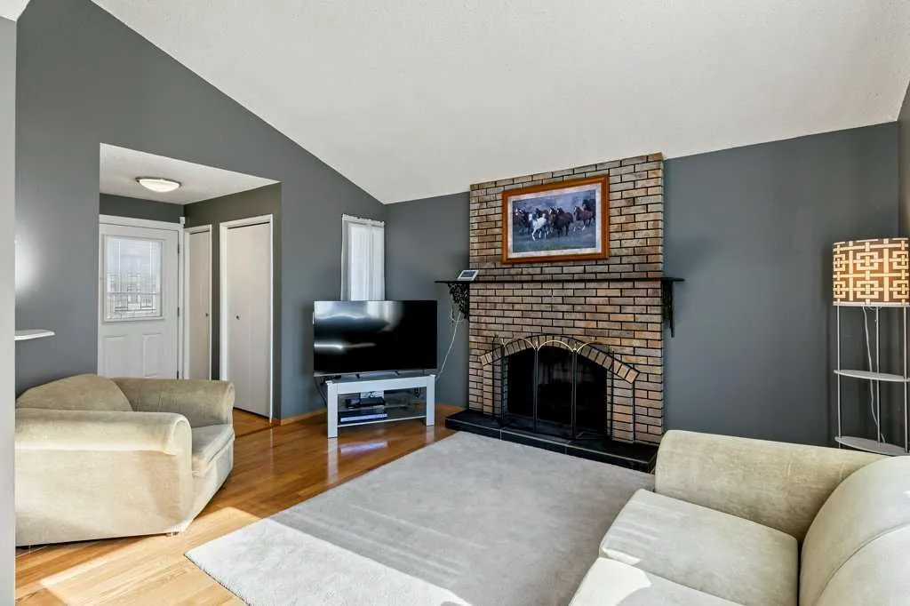 76 Cedardale Crescent SW #28