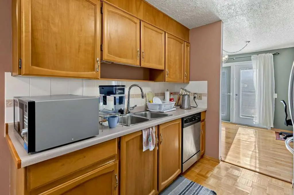 76 Cedardale Crescent SW #28