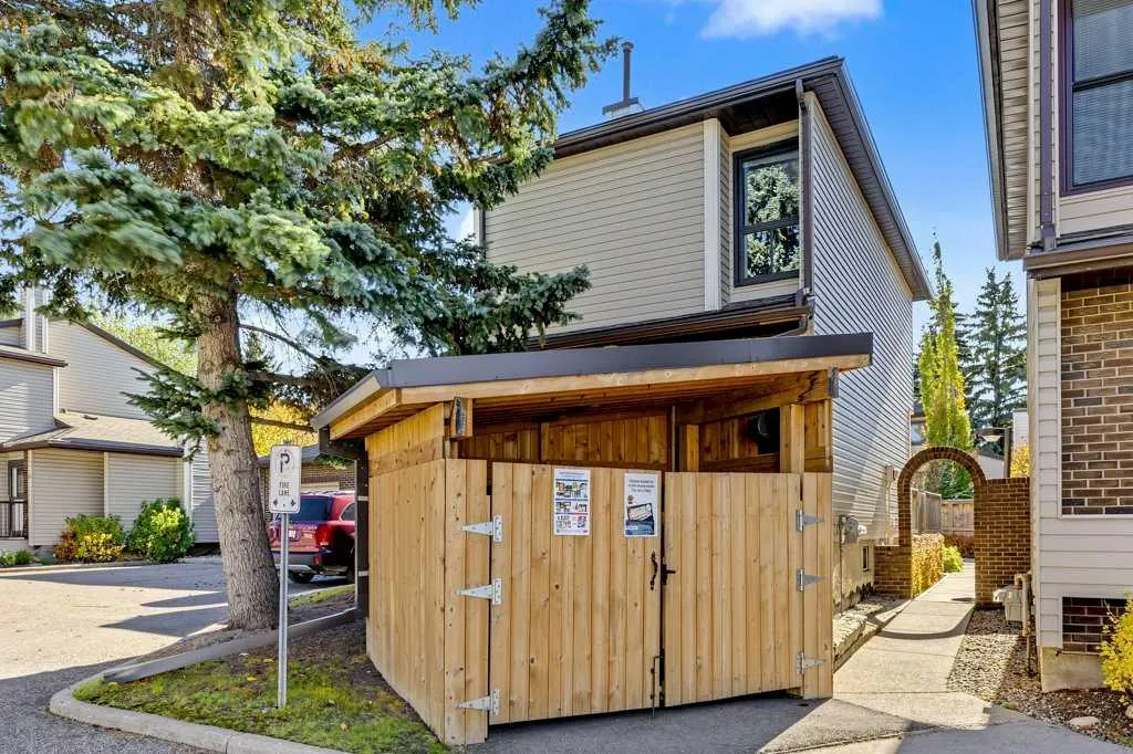 76 Cedardale Crescent SW #28