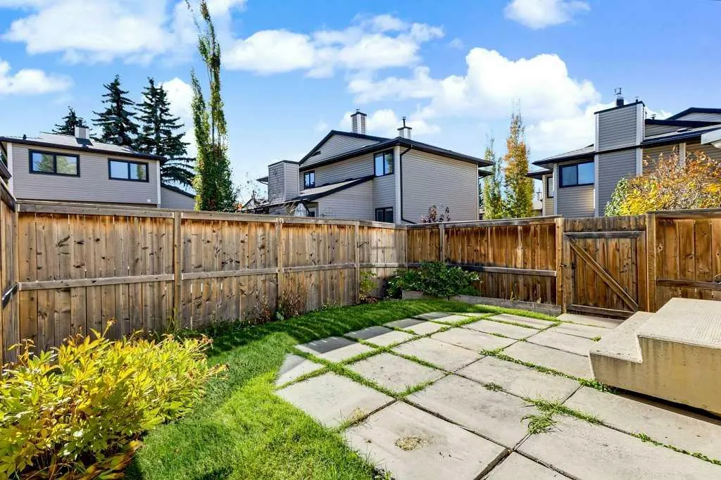 76 Cedardale Crescent SW #28
