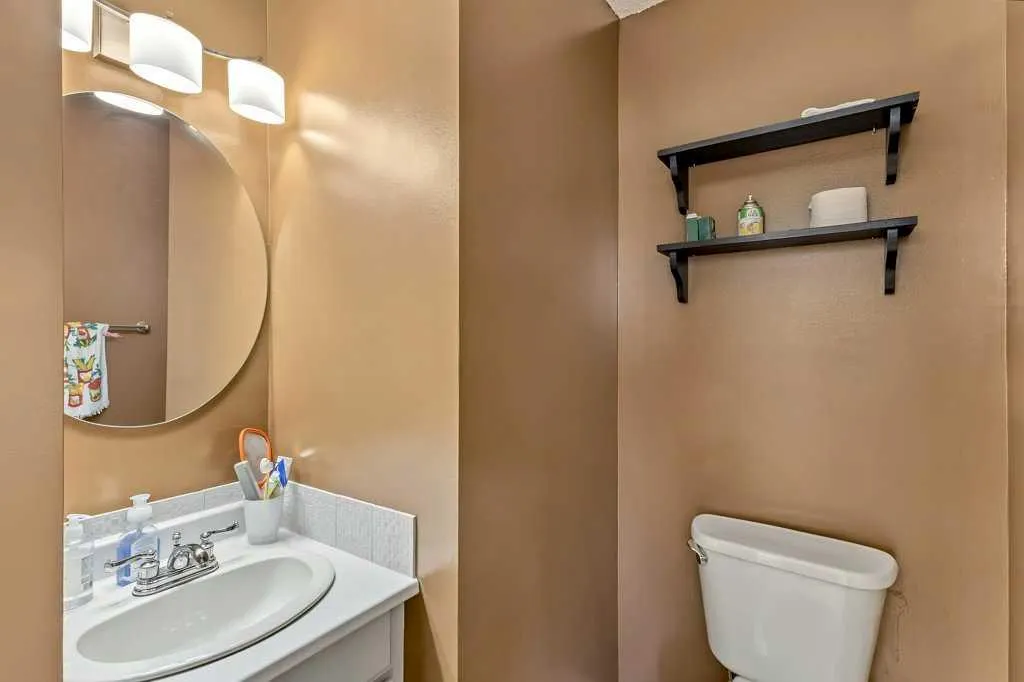 76 Cedardale Crescent SW #28
