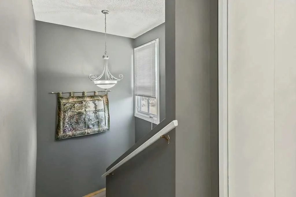 76 Cedardale Crescent SW #28