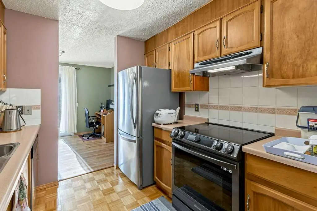 76 Cedardale Crescent SW #28