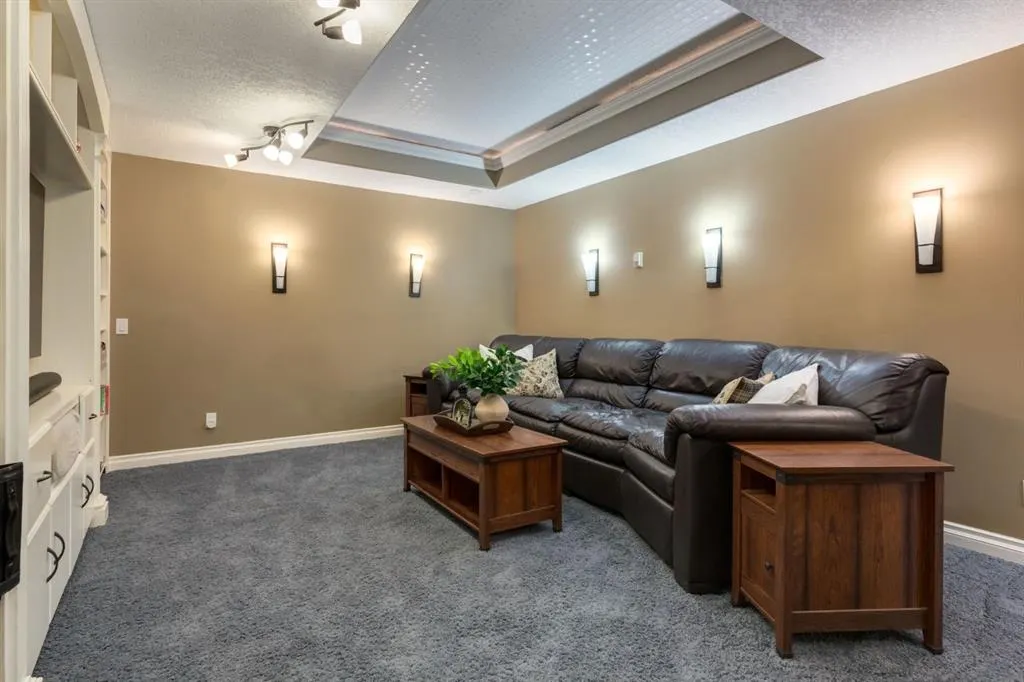 48 Valley Crest Gardens NW