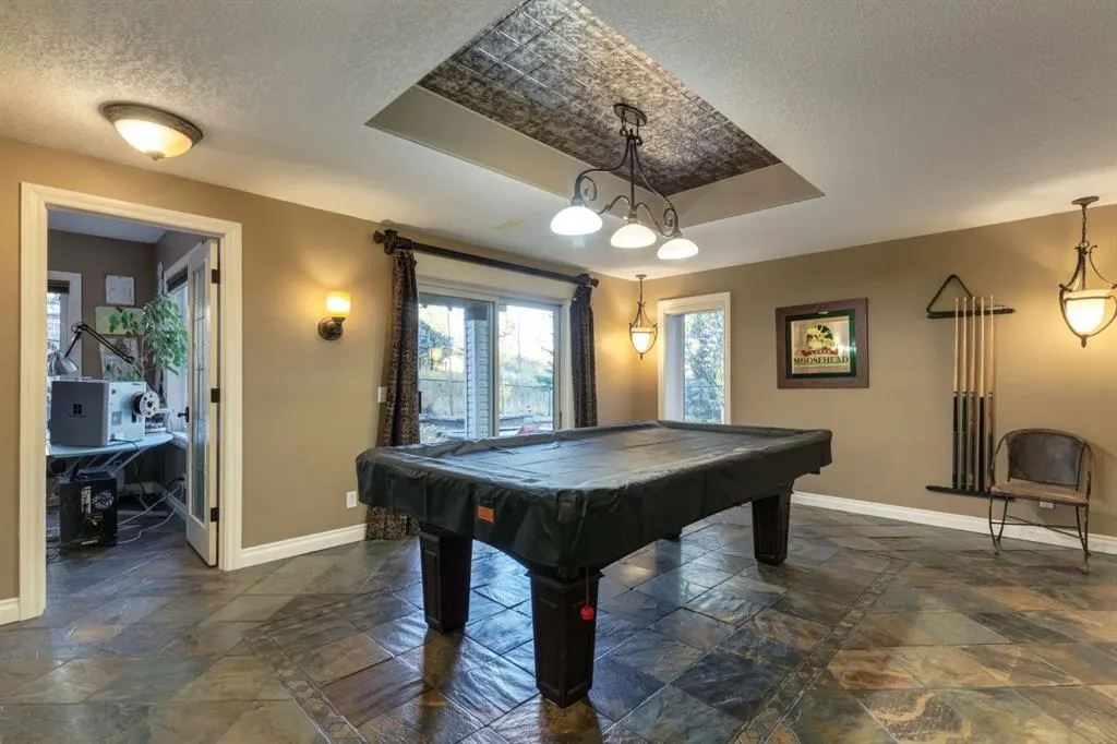 48 Valley Crest Gardens NW