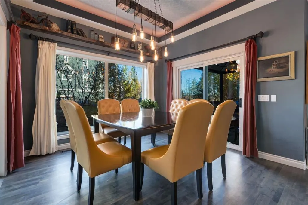 48 Valley Crest Gardens NW