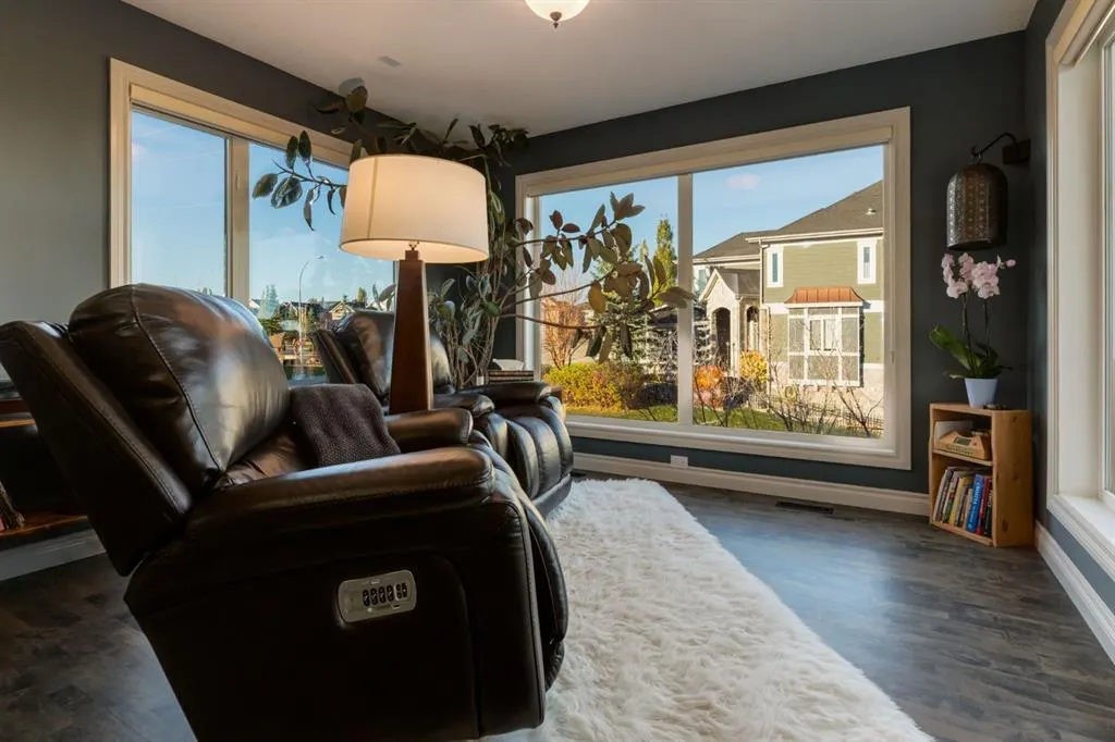 48 Valley Crest Gardens NW