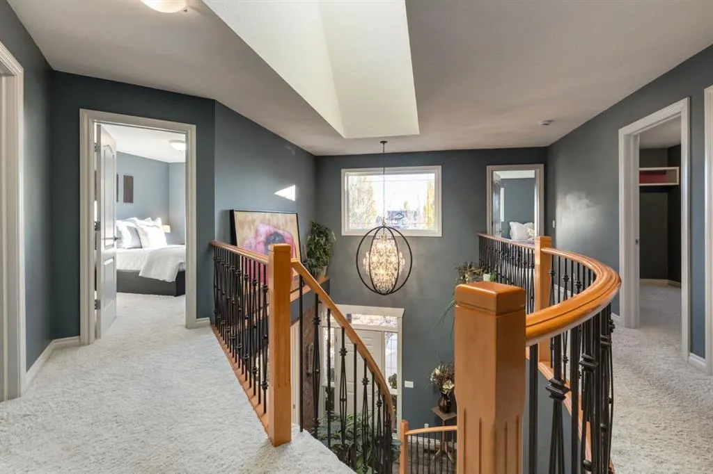 48 Valley Crest Gardens NW