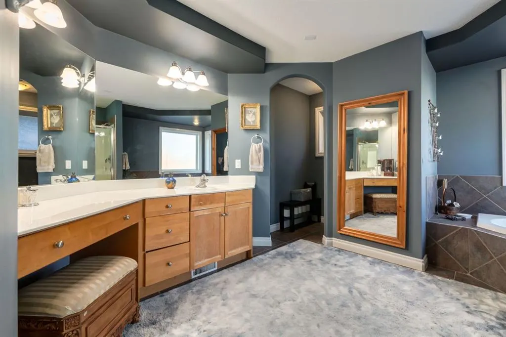 48 Valley Crest Gardens NW