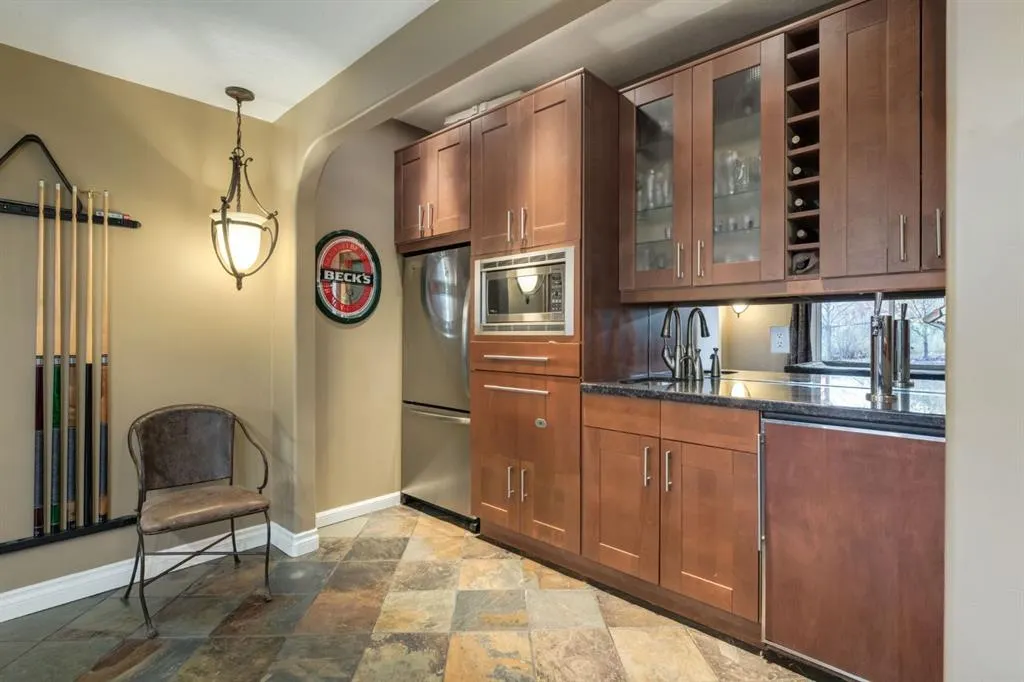 48 Valley Crest Gardens NW