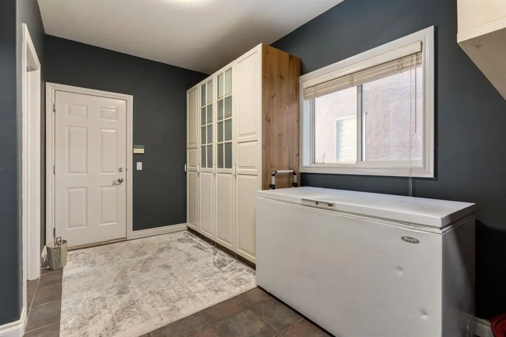 48 Valley Crest Gardens NW