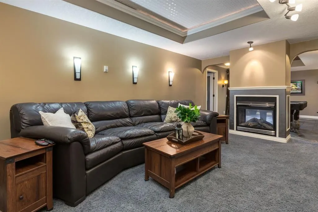 48 Valley Crest Gardens NW