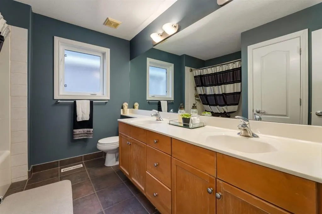 48 Valley Crest Gardens NW