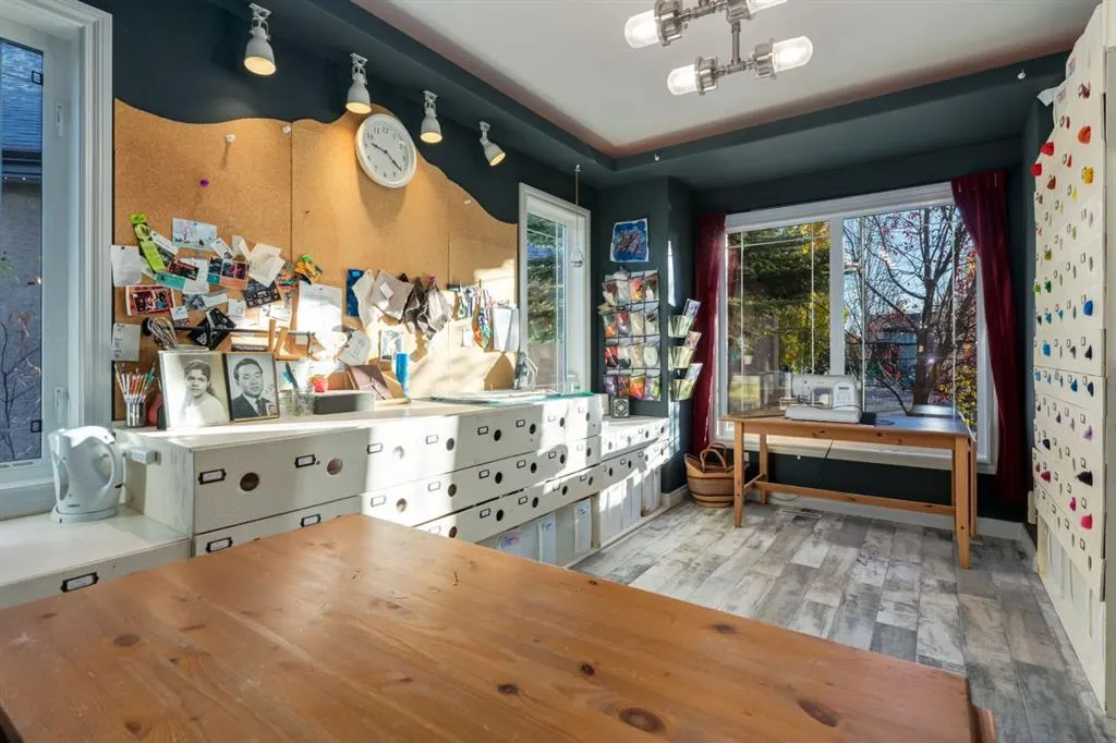48 Valley Crest Gardens NW