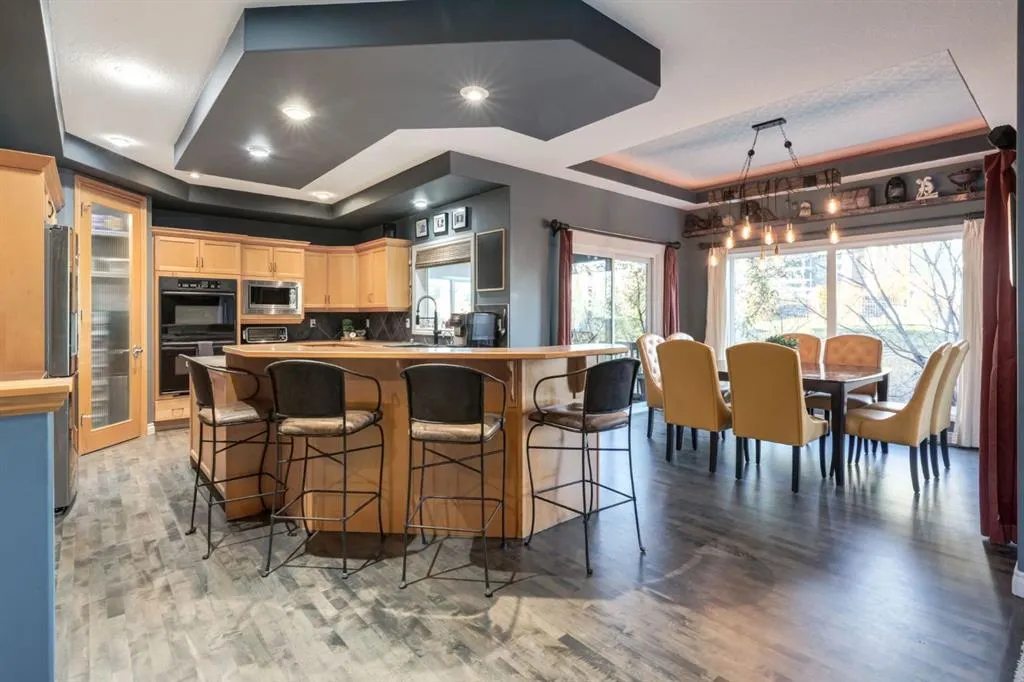 48 Valley Crest Gardens NW