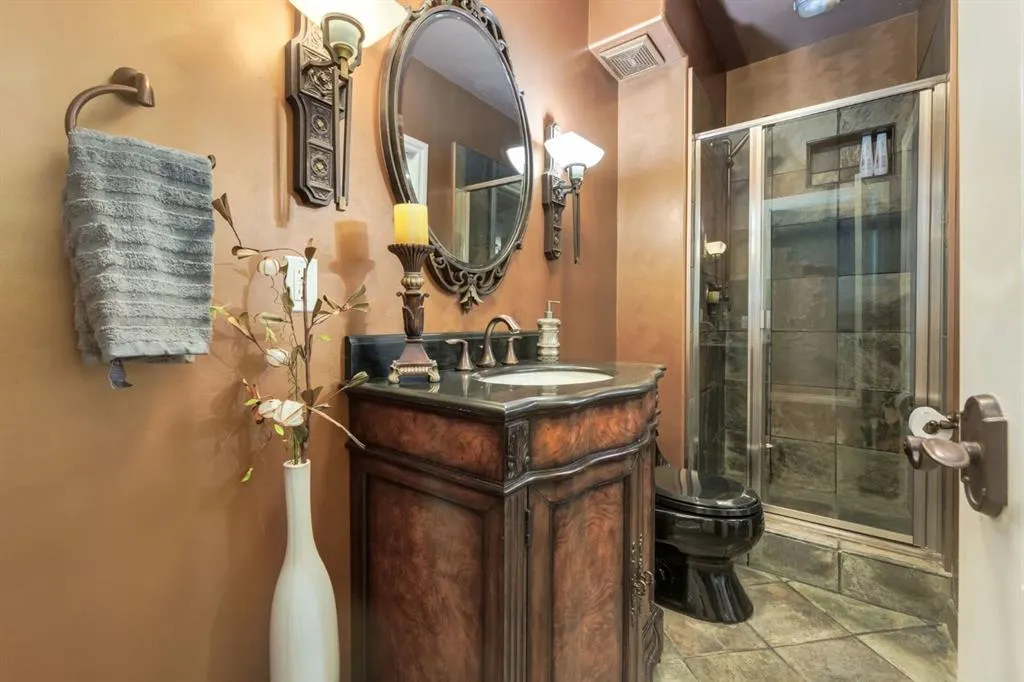 48 Valley Crest Gardens NW