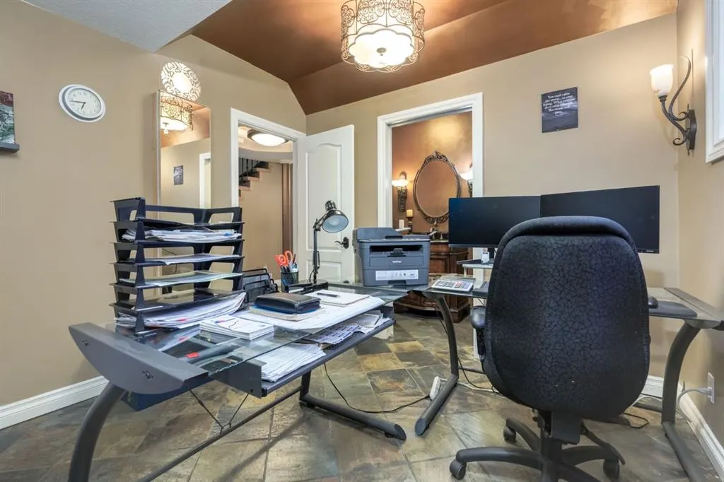48 Valley Crest Gardens NW