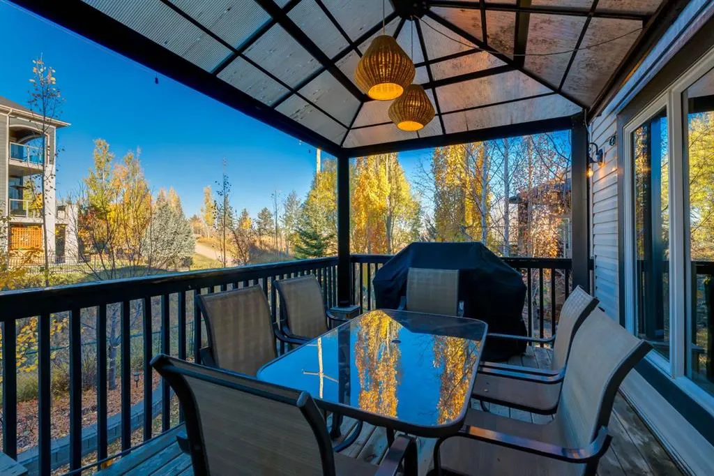 48 Valley Crest Gardens NW