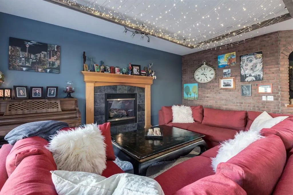 48 Valley Crest Gardens NW