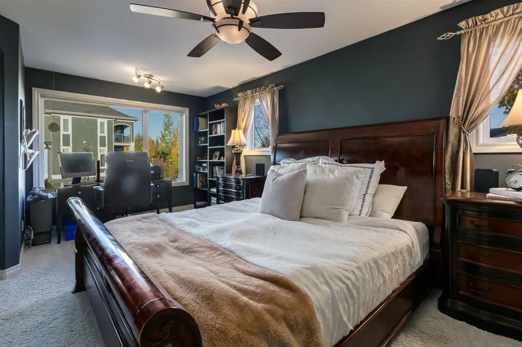 48 Valley Crest Gardens NW