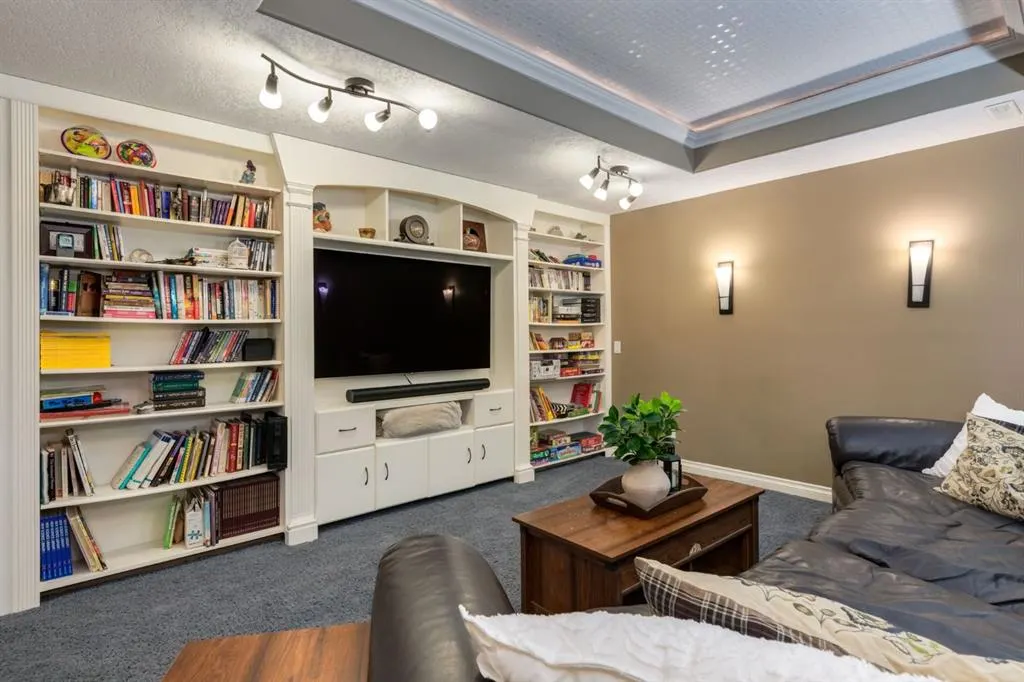 48 Valley Crest Gardens NW