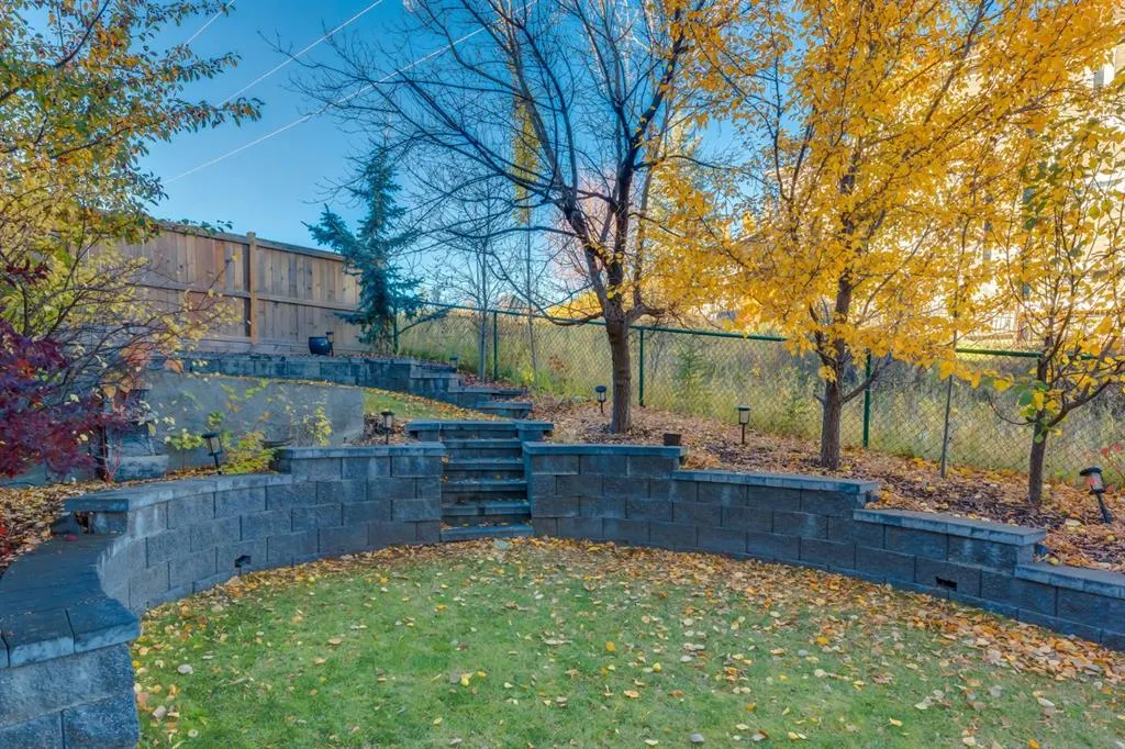 48 Valley Crest Gardens NW
