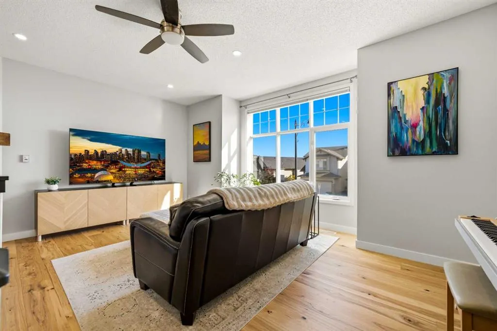 383 Springborough Way SW