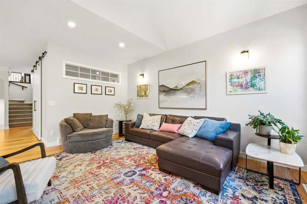 383 Springborough Way SW