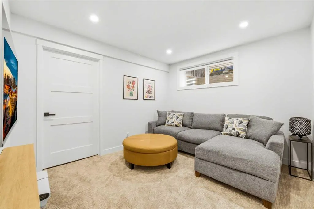 383 Springborough Way SW