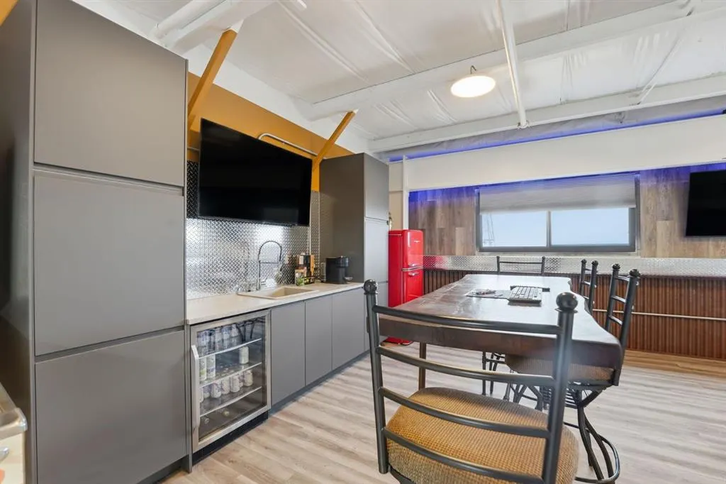 25 Southbank Crescent #18