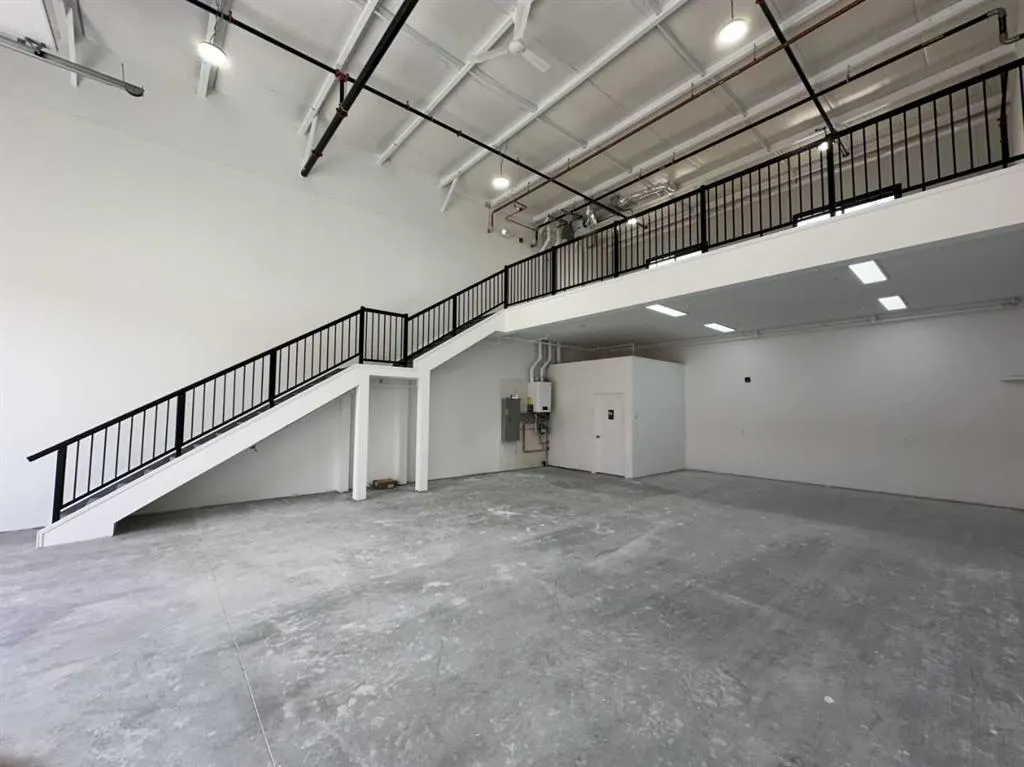 25 Southbank Crescent #18