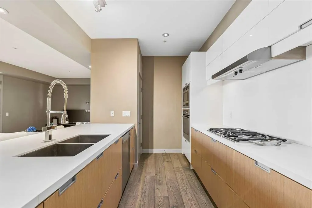 2905 16 Street SW #102
