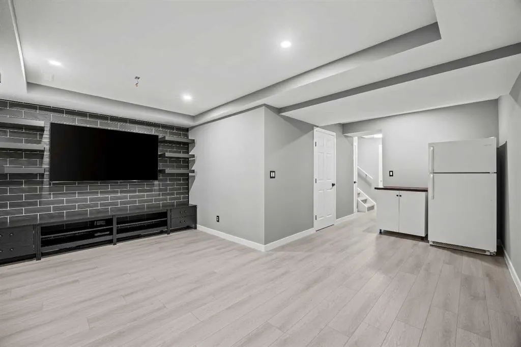 116 Royal Birch Mount NW