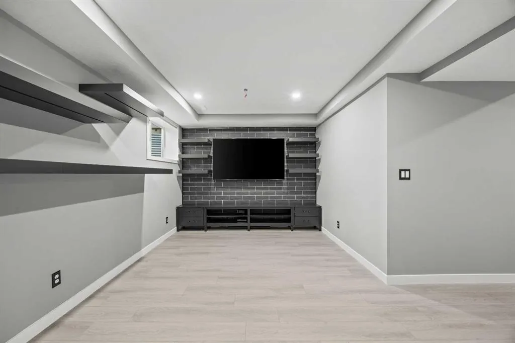 116 Royal Birch Mount NW