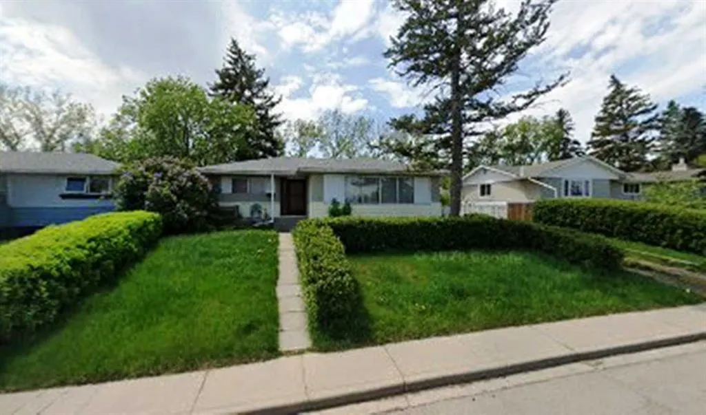 4431 Greenview Drive NE