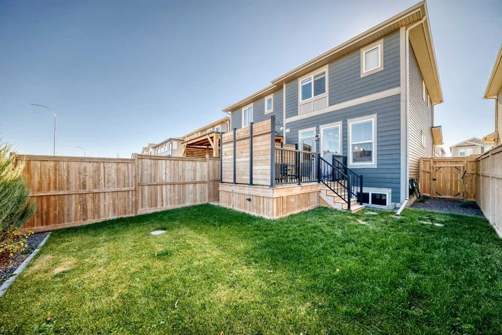 227 Creekstone Way SW